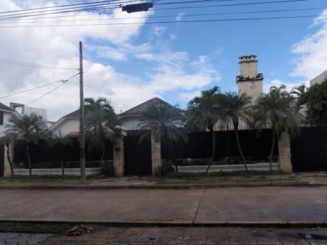 Casa En Alquiler, Barrio Equipetrol Entre 2do Y 3er Anillo.