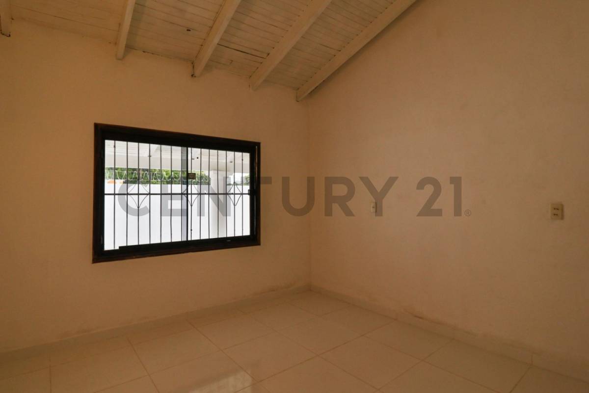 Alquilo casa de dos dormitorios en Mariano Roque Alonso, Barrio San Luís — foto 2