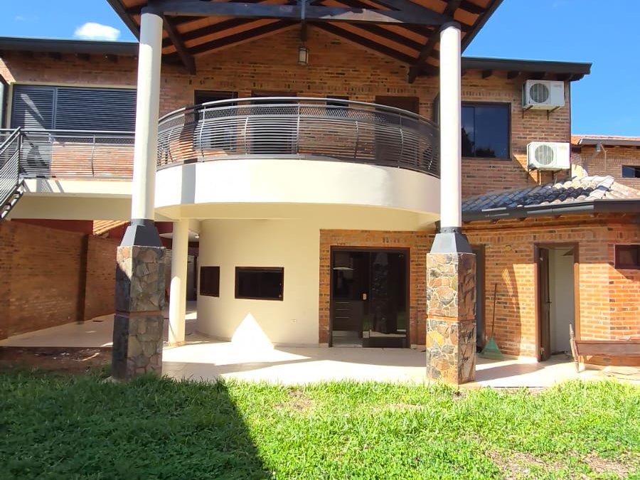 ALQUILO CASA 4 DORM EN LUQUE — foto 2