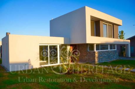 Gated Community Modern 2 Story House 4 Bdrms