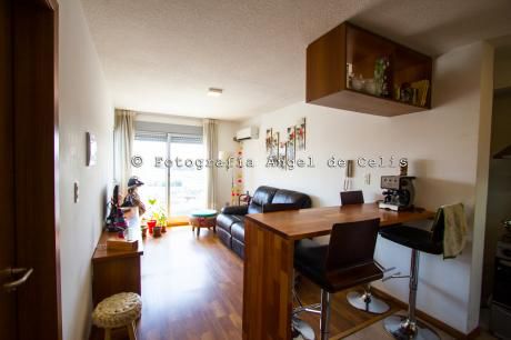 Apartamento Un Dormitorio. Piso Alto Excelentes Vistas. Garaje Fijo.