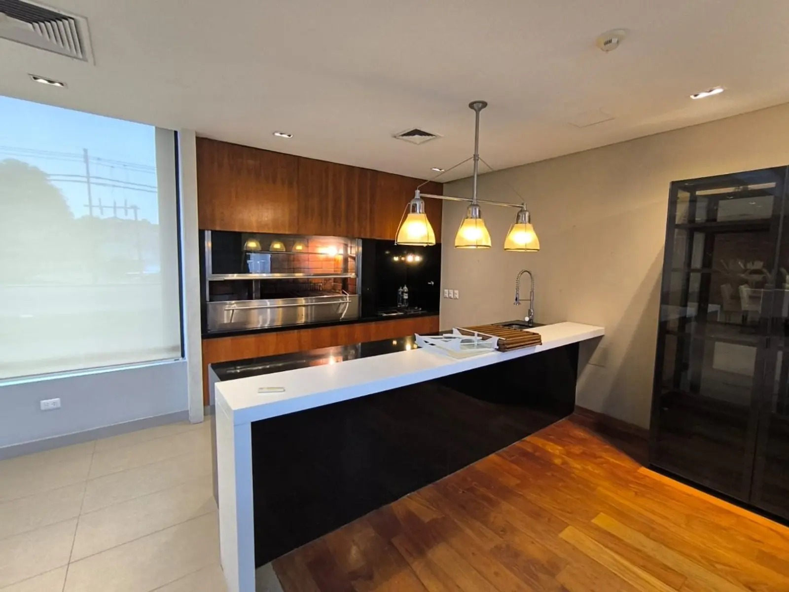 ALQUILO RESIDENCIA EXCLUSIVA DE 3 NIVELES EN EL CORAZÓN DE VILLA MORRA — foto 2