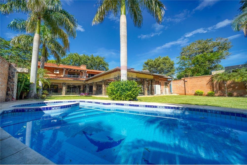 HERMOSA RESIDENCIA QUE BRINDA LUJO Y CONFORT — foto 3