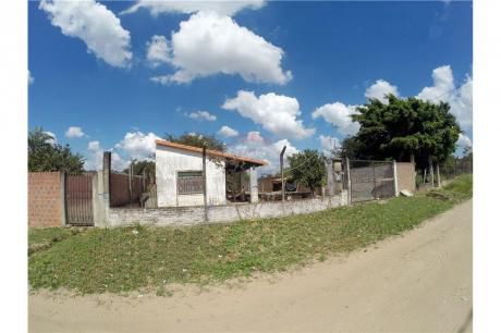 Terreno Con Casa En Venta Con Salida A Dos Calles