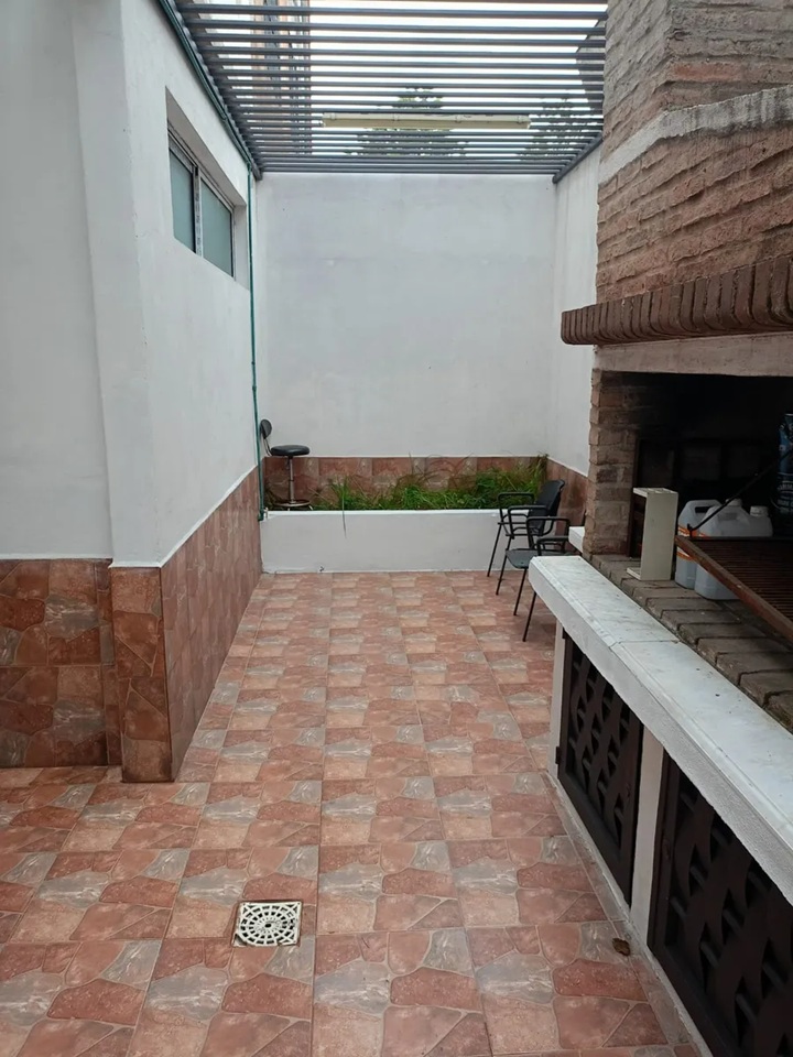 CASA LA BLANQUEADA, 4 DORMITORIOS, 2 BAÑOS, COCHERA, USO COMERCIAL