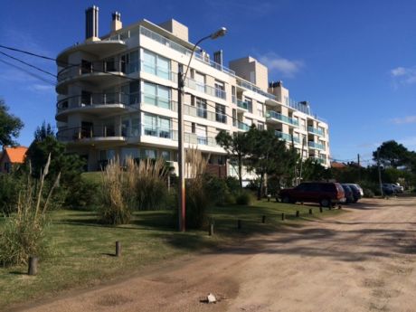 Frente Al Mar, Con Piscina Y Gimnasio, Moderno