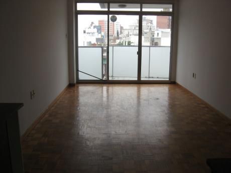Con Garage Y Balcon Amplio Apto De 1 Dorm. En P.vazquez Y Vega Y Br. España