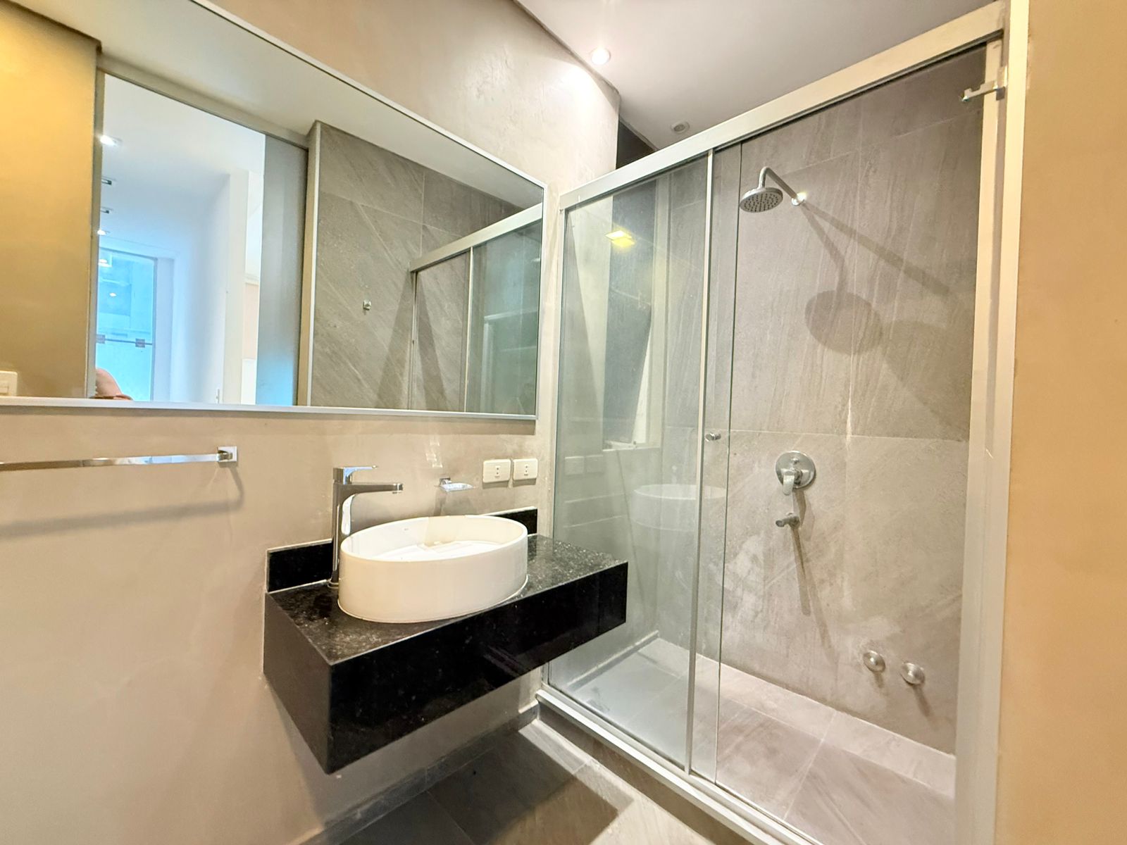 ALQUILO HERMOSO DPTO. DE 3 HABITACIONES + AREA DE SERVCIO COMPLETA EN LAMBARE✨ — foto 3