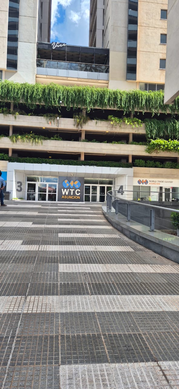 ALQUILO OFICINA EN EL EJE CORPORATIVO , EDIFICIO WORLD TRADE CENTER — foto 2