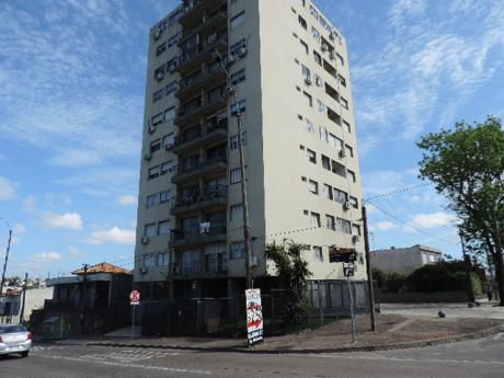 Av.italia Prox.gallinal, Esquina. Todo Fte. Balcon.