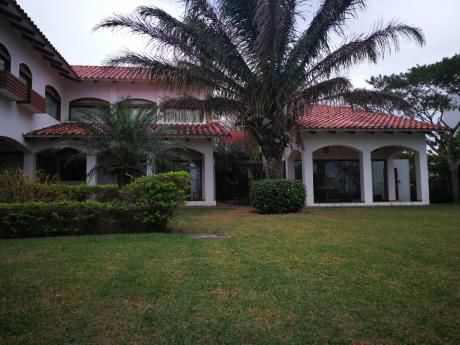 Lujosa Casa En Alquiler En Colinas Del Urubo S2