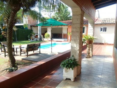 Casa Amplia En San Lorenzo