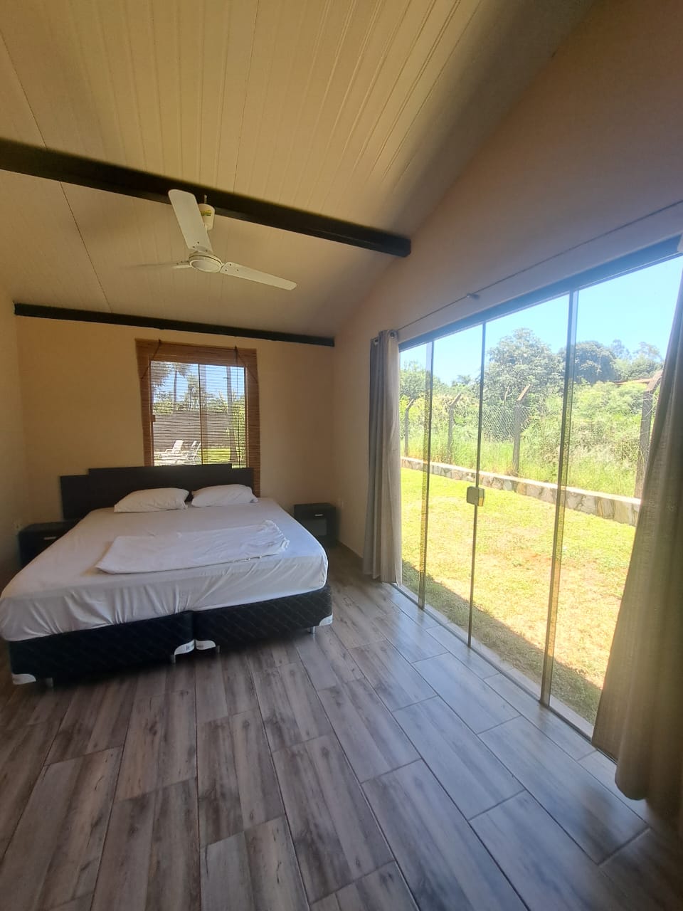 ALQUILO CASA AMOBLADA EN AREGUA — foto 3