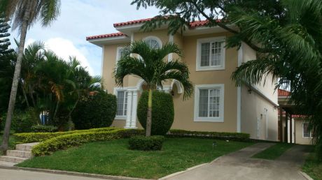 Casa En Condominio Jardines Del Urubo 1