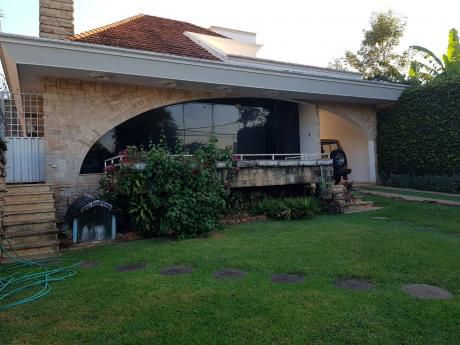 Residencia En Los Laureles