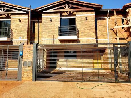 Alquilo Hermoso Y Amplio Dúplex A Estrenar Con Patio En Luque