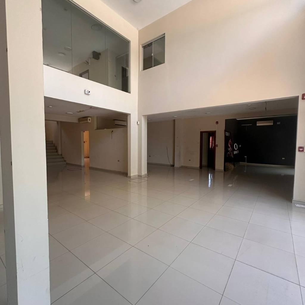 VENDO IMPORTANTE PROPIEDAD COMERCIAL | BARRIO VILLA AURELIA — foto 3