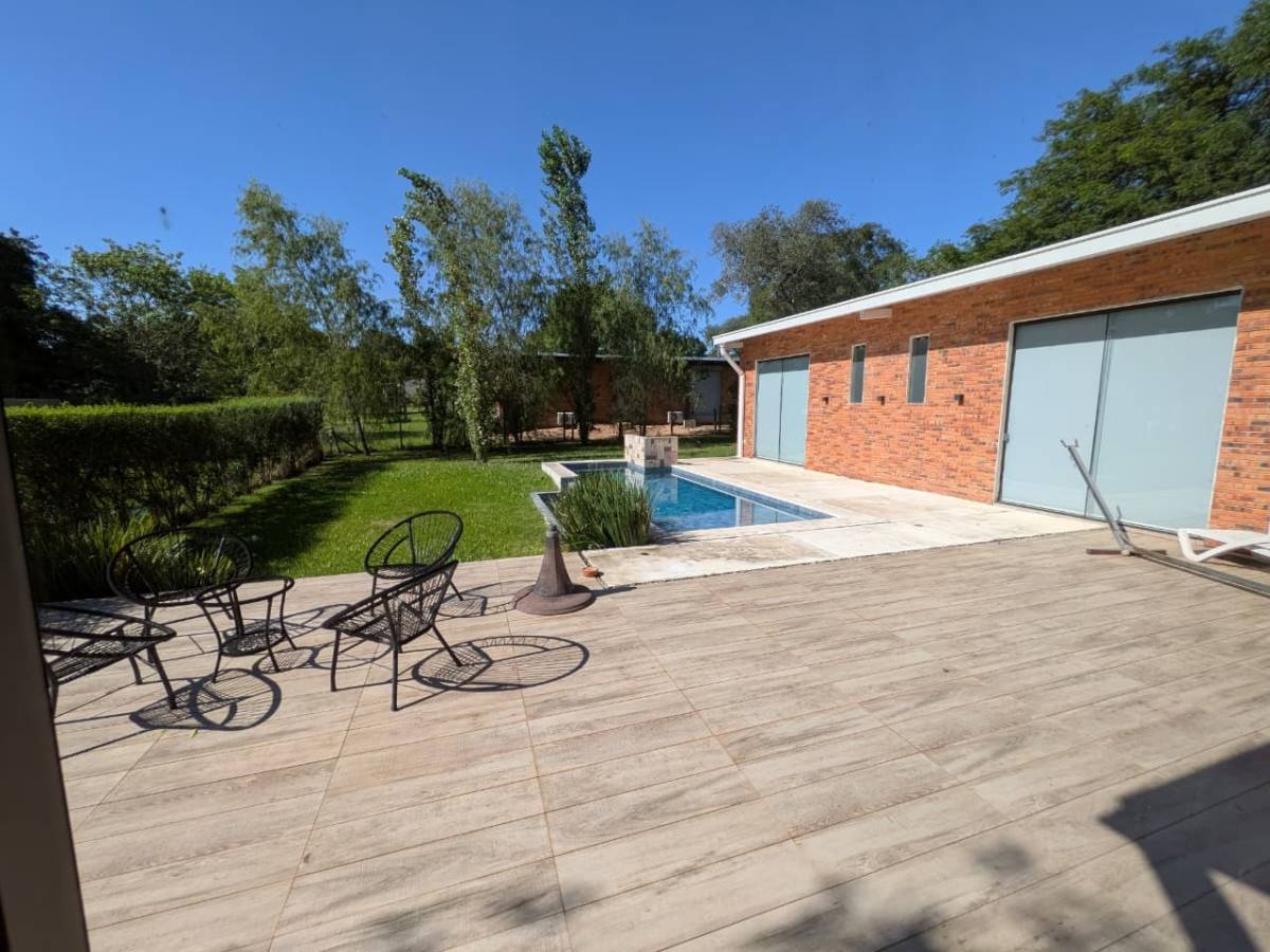 Amplia Casa en terreno de 1.118 m² | San Bernardino — foto 3