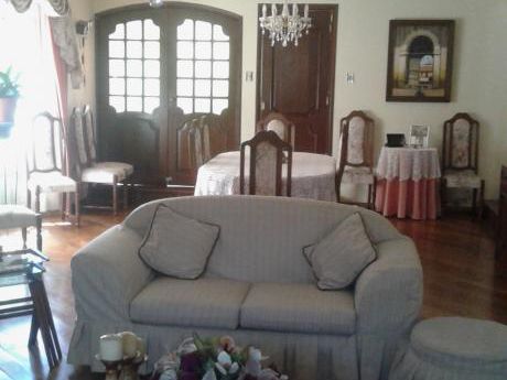 Hermosa Casa En Venta Por Estadio Felix Capriles - Cala Cala