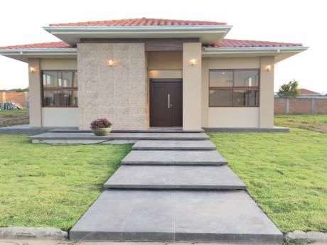 Urubo, Condominio Santa Cruz La Vieja, A 5 Min. Puente. Casa En Venta