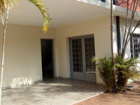 Amplia Casa Para Oficinas En El Centro A Pasos De La Avenida Perú