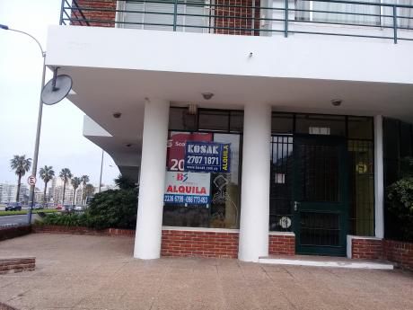 Local Comercial Esquina En Rambla Perú Y Barreiro