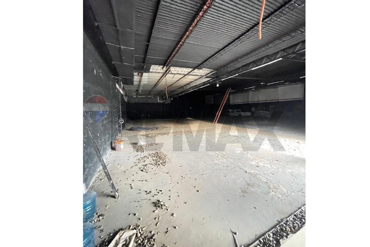 ALQUILO SHOWROOM CON OFICINAS Y DEPOSITO EN LOS LAURELES — foto 3