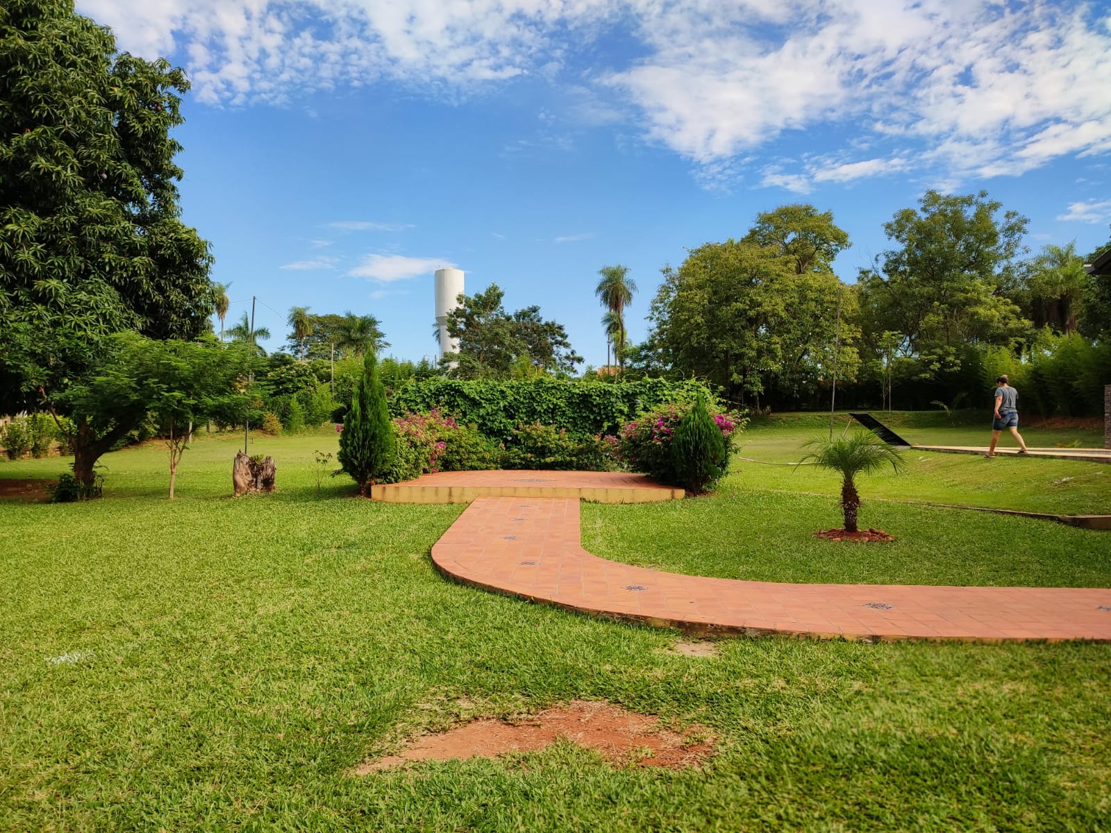 VENDO HERMOSA CASA QUINTA EN AREGUA — foto 3