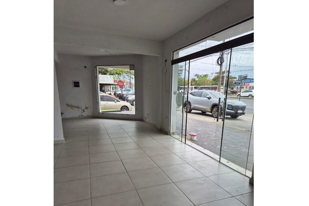 Local Comercial - Alquiler - Loma Pytá, Paraguay — foto 3