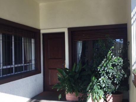 Oficina En Carrasco- Recepción, Baño Completo Y 2 Privados