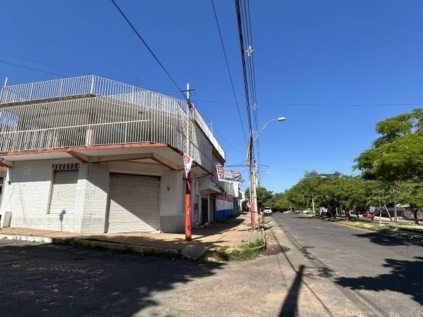 PROPIEDAD EN ESQUINA SOBRE LA AVDA. EE.UU — foto 3
