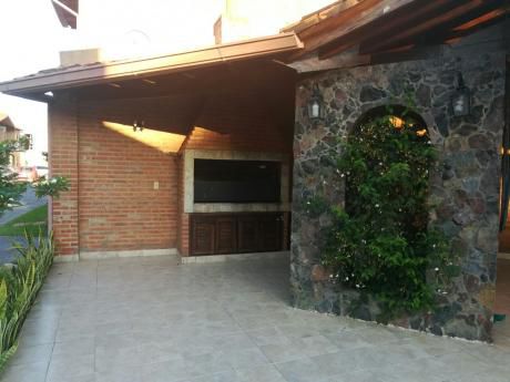Alquilo Dúplex En Condominio Zona Goethe