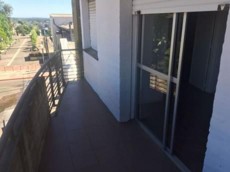 Apartamento En Excelente Estado En Zona Céntrica De La Ciudad De Rivera