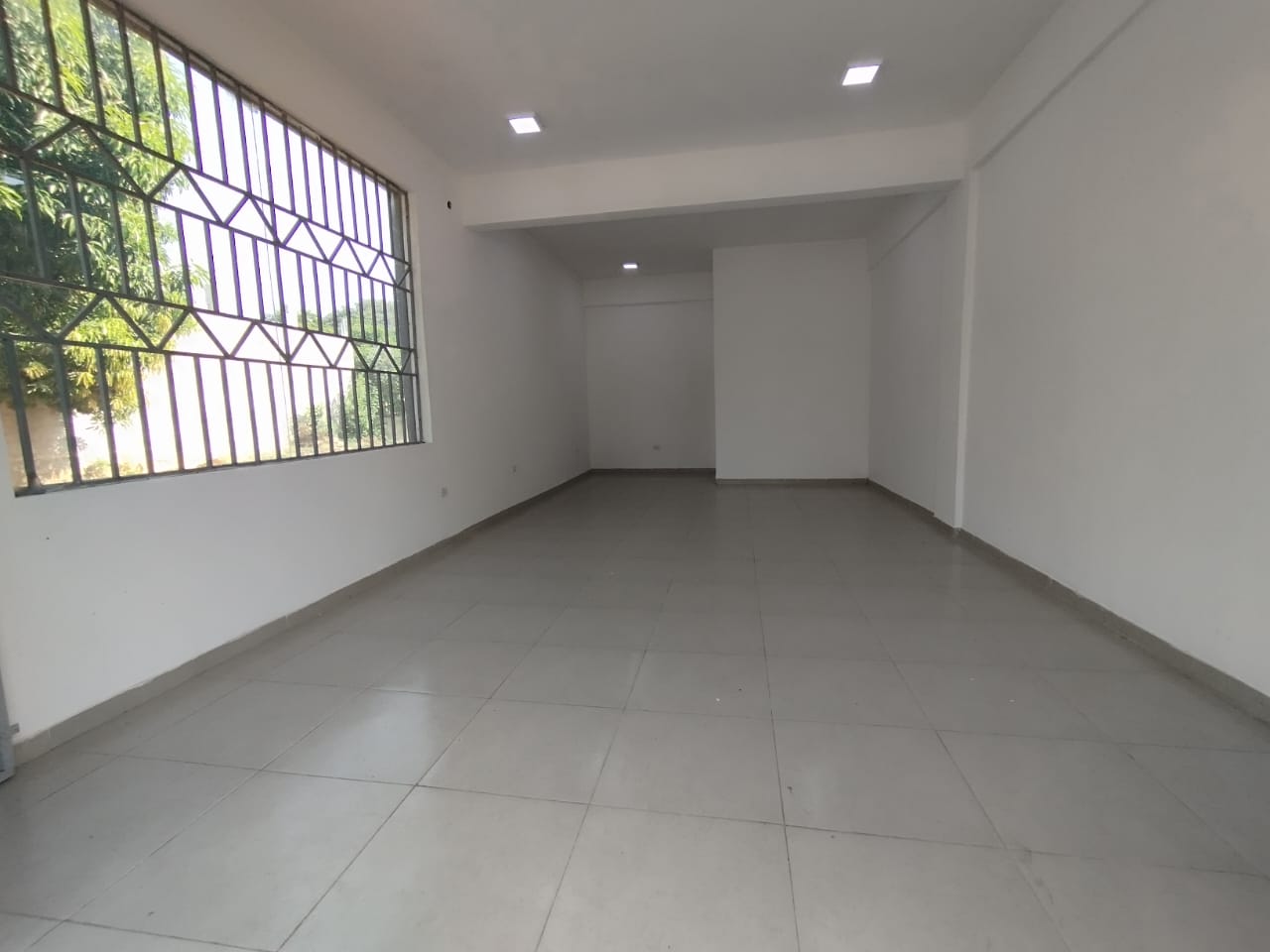 Alquiler - Salón Comercial - San Lorenzo — foto 2
