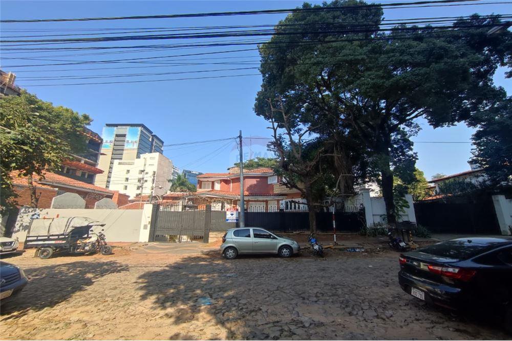 AQUILO AMPLIA CASA EN LAS LOMAS CARMLITAS — foto 2
