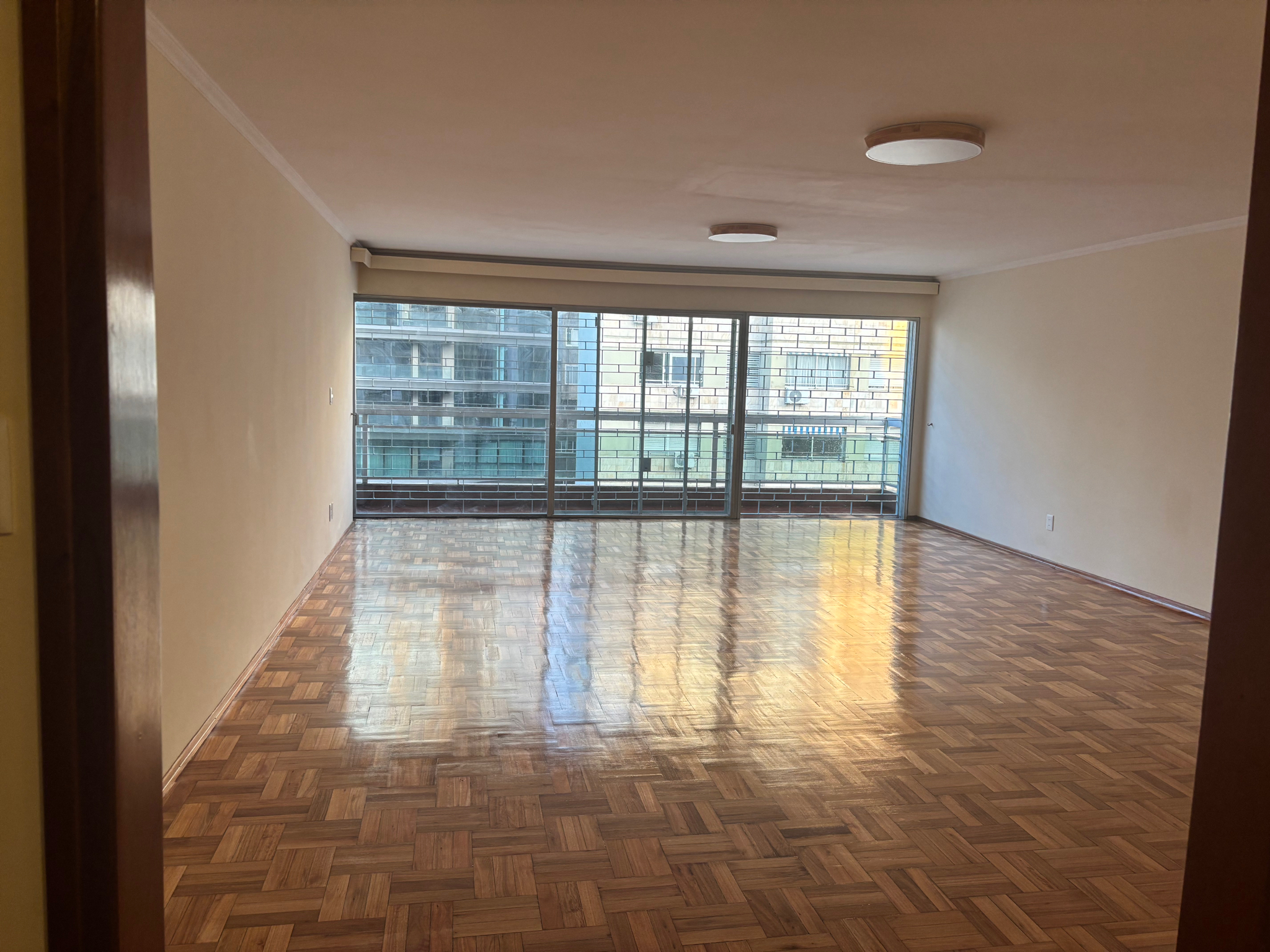 Alquilo Apartamento,3 Dorm,3 Ban Y Servicio A Pasos Del Mar!! 093851415