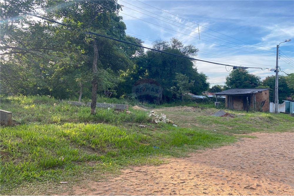 TERRENO A 150 METROS DEL PALACIO DE JUSTICIA LUQUE — foto 3