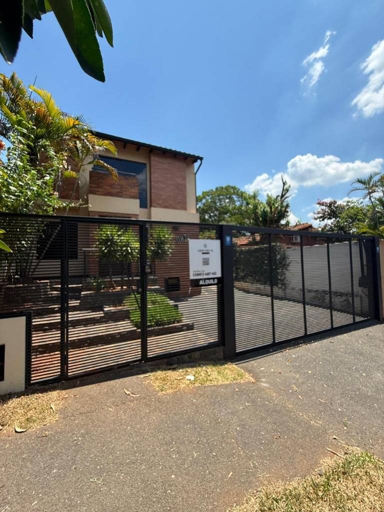 Casa en Alquiler para vivienda u oficina – Barrio Mburicaó, Asunción — foto 3