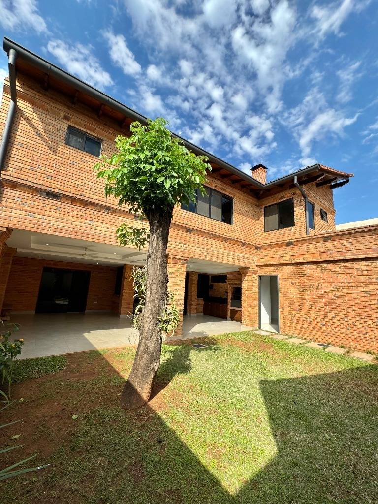 EN VENTA HERMOSA RESIDECIA EN LAS LOMAS — foto 2
