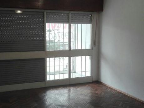 Apto En Avenida Italia Y Propios