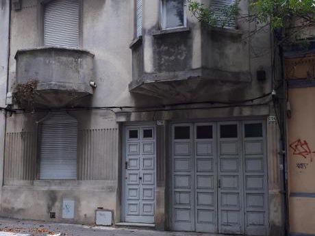 J. Nuñez Y L. D L Torre. Hermosa Casa A Reciclar + Local