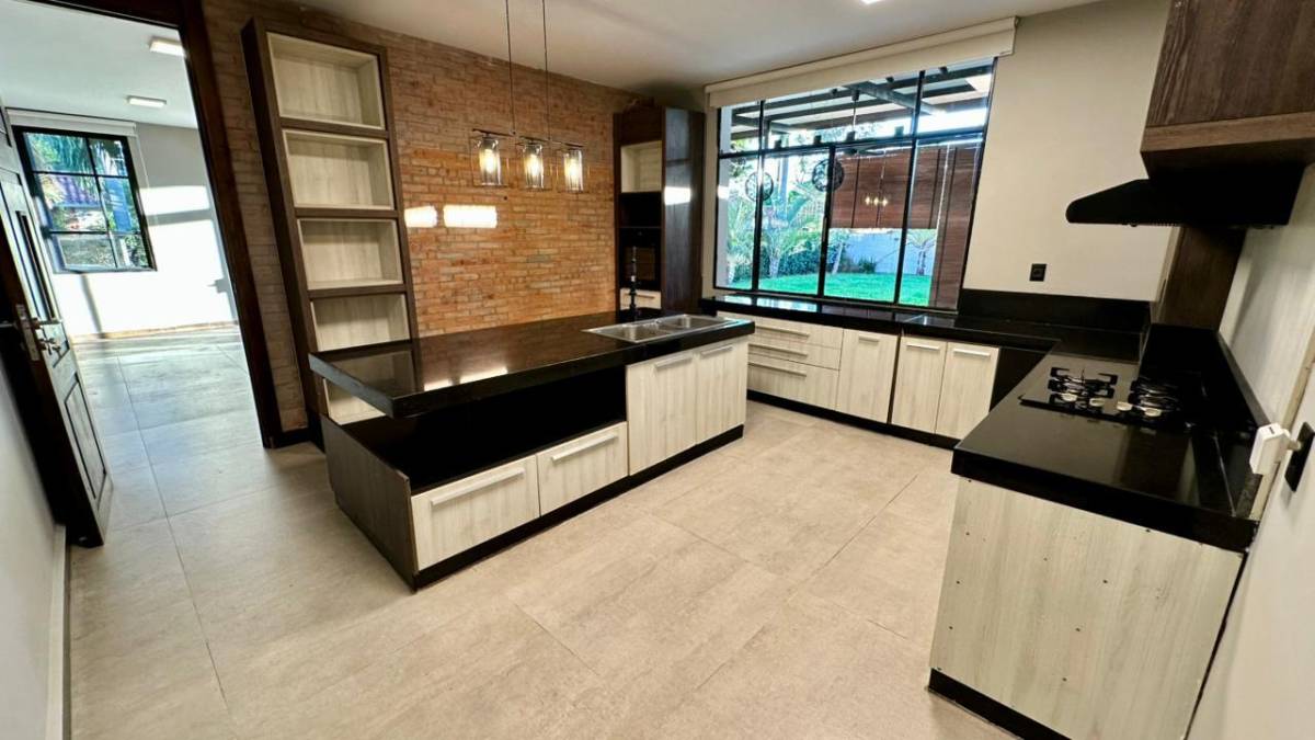 VENDO RESIDENCIA EN ZONA YACHT — foto 3