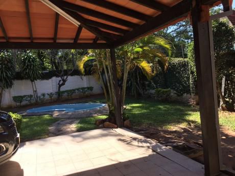 Amplia Casa Com Piscina Detrás De La Radio 1ero. De Marzo