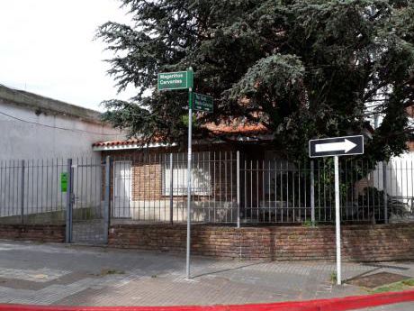 # Vivienda Y/o Empresa Frente A Montevideo Shopping. Esquina