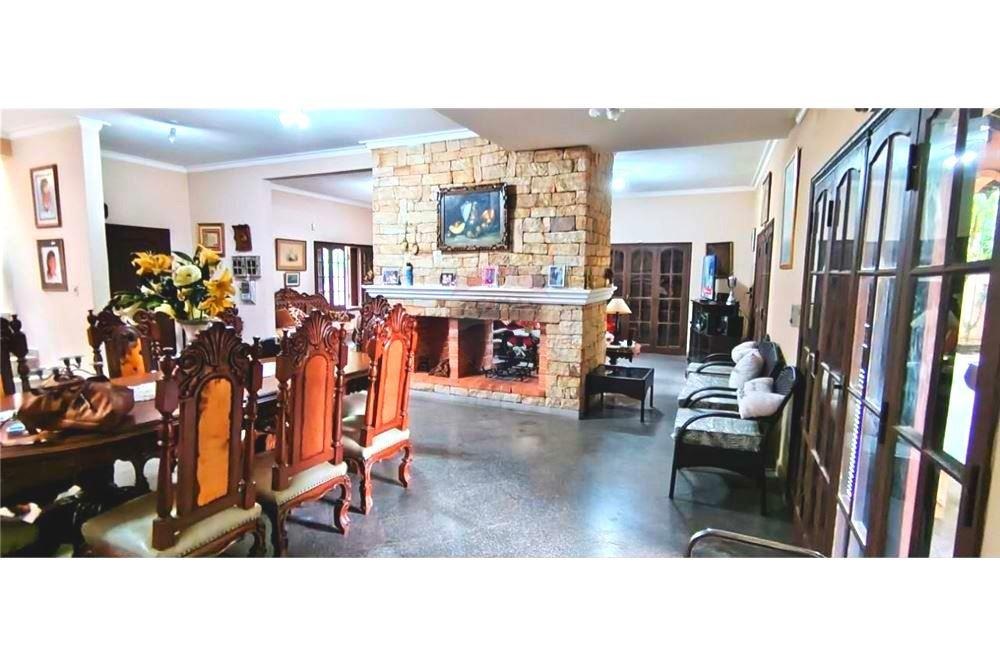 VENDO CASA EN SAN BERNARDINO A PASO DE LA AVENIDA 1.241 M2 — foto 2