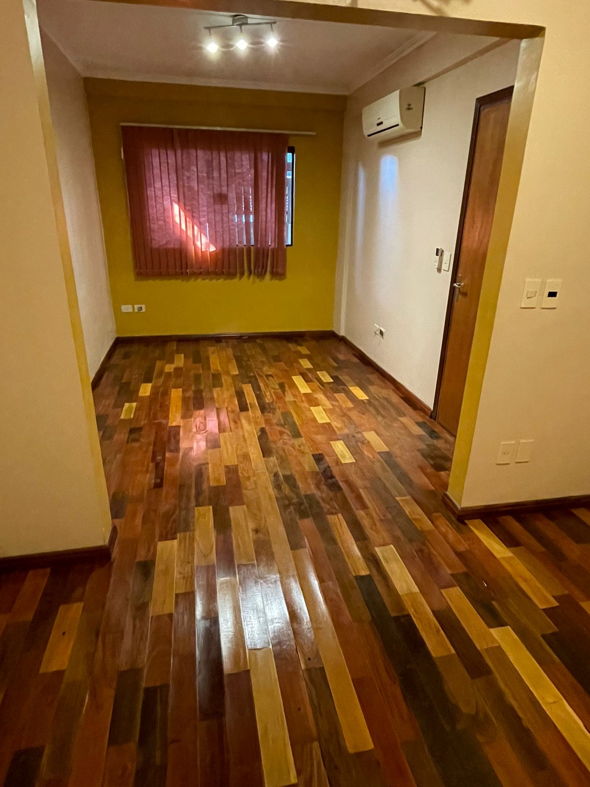 ALQUILO HERMOSA RESIDENCIA 4 DORM  PARA VIVIENDA O EMPRESA BARRIO JARA — foto 2