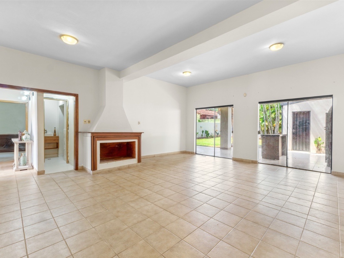 VENDO CASA EN CUARTO BARRIO LUQUE — foto 2