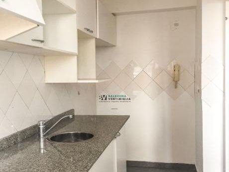 Amplio Apto De 2 Dorm !!