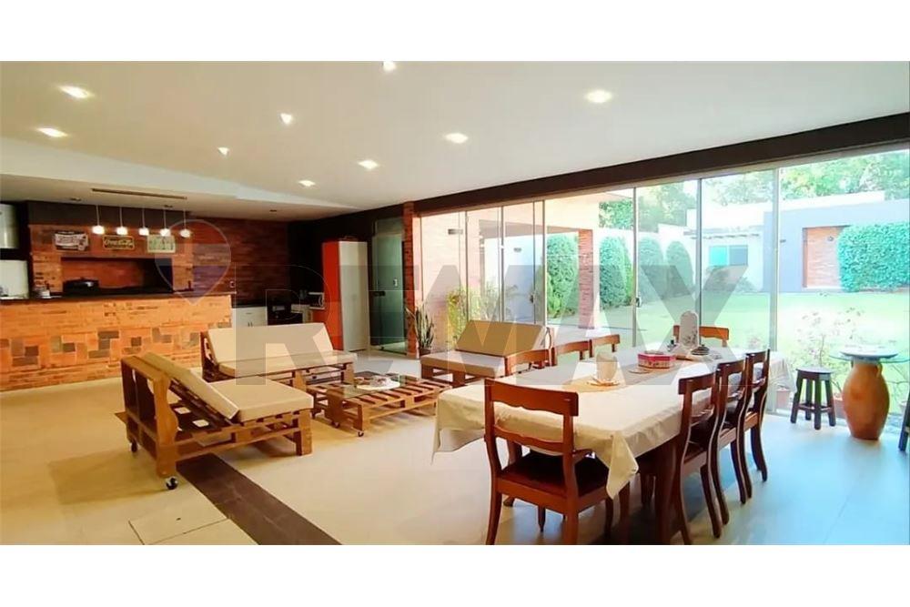 HERMOSA RESIDENCIA EN BARRIO SAN VICENTE — foto 3
