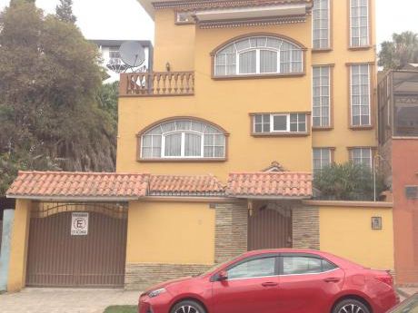 Casa En Venta De 5 Dormitorios Zona Queru Queru